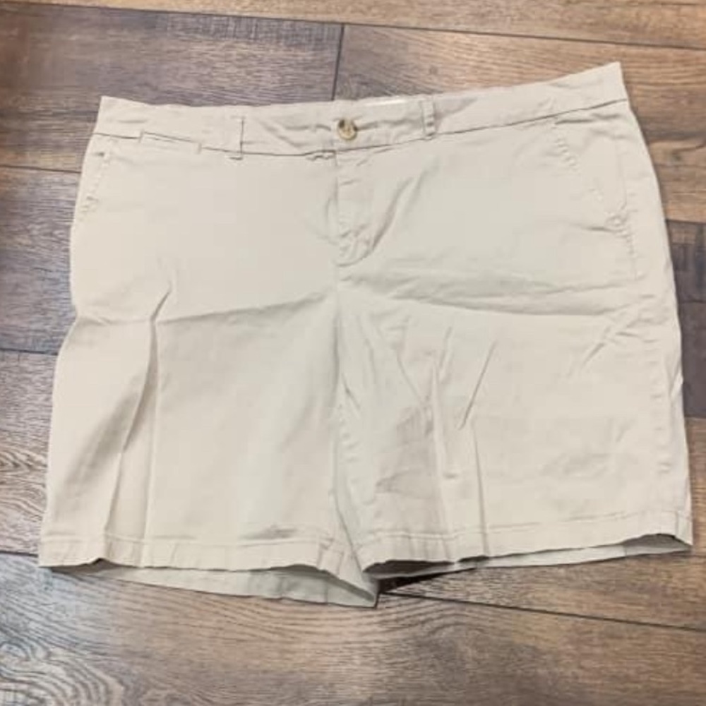 Gap khaki boyfriend shorts